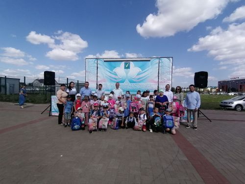 Әтнәләр авыр хәлле гаиләләргә мәктәпкә барырга ярдәм иттеләр