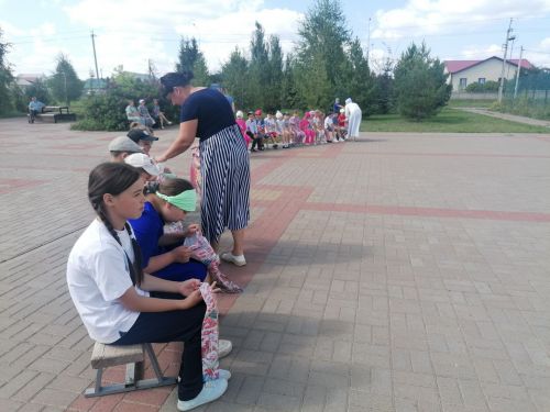 Әтнәләр авыр хәлле гаиләләргә мәктәпкә барырга ярдәм иттеләр