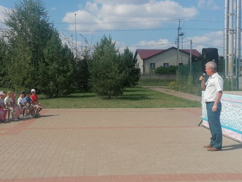 Әтнәләр авыр хәлле гаиләләргә мәктәпкә барырга ярдәм иттеләр