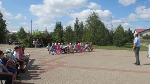 Әтнәләр авыр хәлле гаиләләргә мәктәпкә барырга ярдәм иттеләр