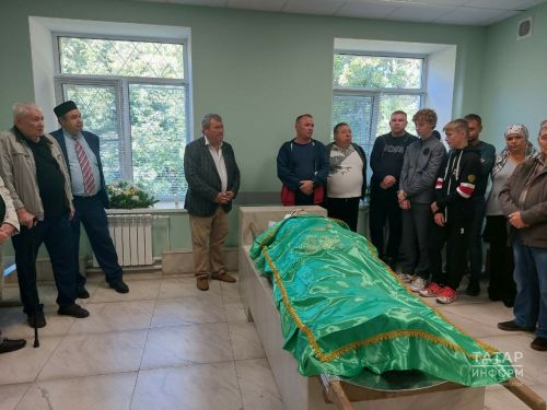 Танылган язучы Рашат Низамиев үз васыяте буенча Олы Бәрәзә авылында җирләнә