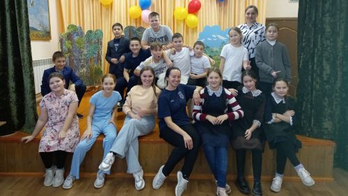 Күңгәр урта гомуми белем мәктәбендә Әтнә татар дәүләт драма театры артистлары белән очрашу