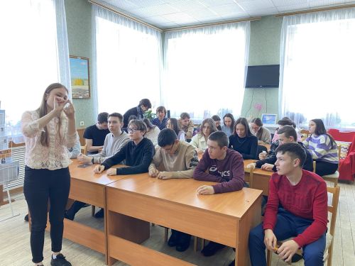 Үзәк китапханәдә кунакта
