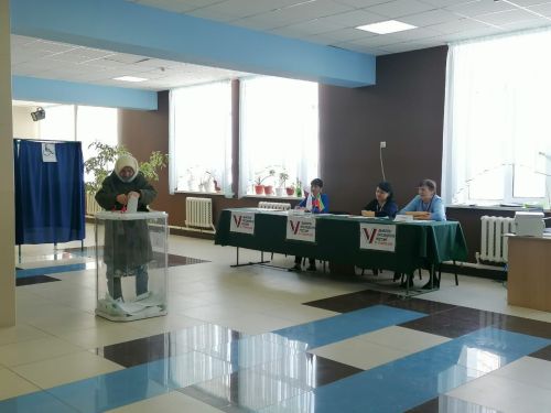 Күңгәр авылыннан 84 яшьлек Мөнирә апа да сайлауга килгән