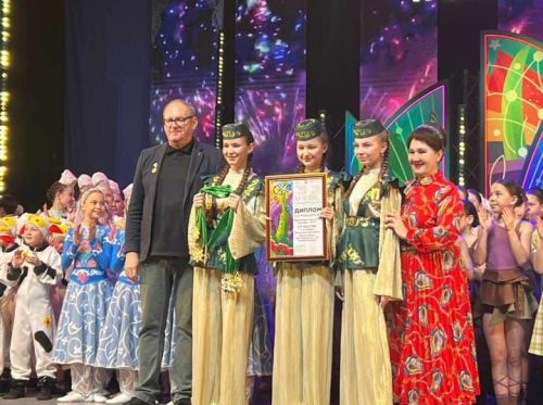 Әтнә йолдызчыкларын УНИКС сәхнәсендә бүләкләделәр