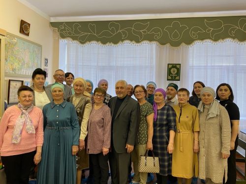Әтнә үзәк китапханәсенең өлкән яшьтәге актив китап укучылары Арча шәһәренә сәяхәт кылдылар