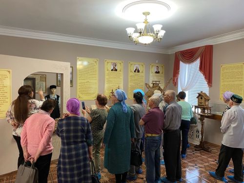 Әтнә үзәк китапханәсенең өлкән яшьтәге актив китап укучылары Арча шәһәренә сәяхәт кылдылар