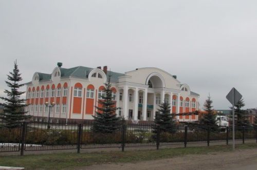 Әтнә театры гастрольләрдә