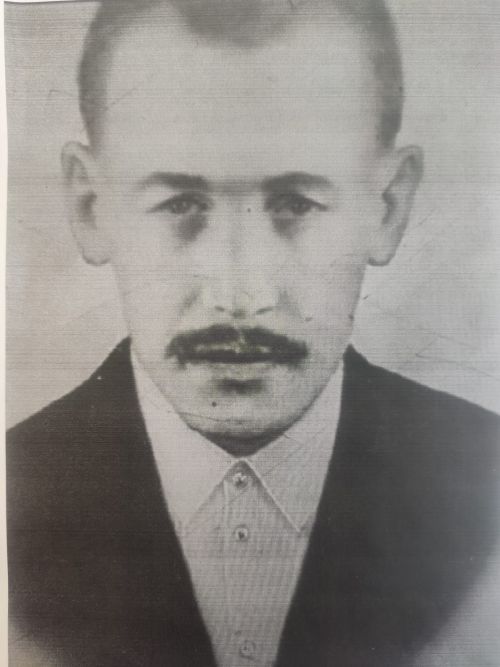 Яу кырында башын салган бабам