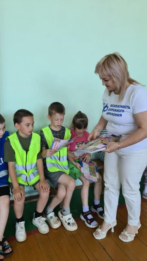 Яшь юл хәрәкәте инспекторлары жилетлар өләштеләр