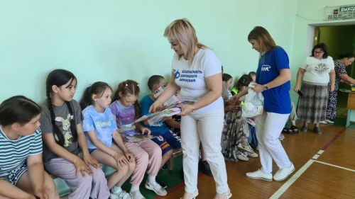 Яшь юл хәрәкәте инспекторлары жилетлар өләштеләр