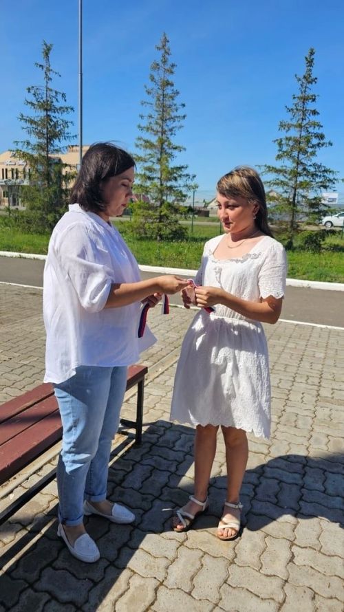 12 июнь көнне Россия Федерациясенең Дәүләт бәйрәме – Россия көне билгеләп үтелә