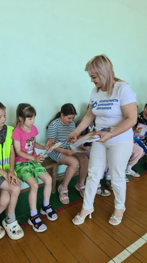 Яшь юл хәрәкәте инспекторлары жилетлар өләштеләр