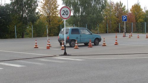 Россиядә 70 яшьтән өлкәнрәк кешеләргә машина йөртүне тыярга тәкъдим иттеләр