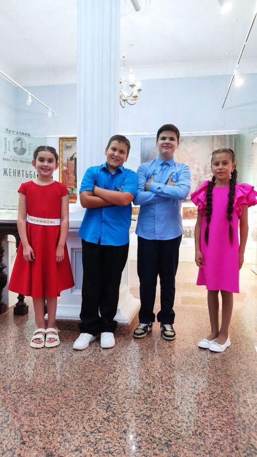 «Сәхнәдәш» үрнәк балалар театры шәкертләре Казанда
