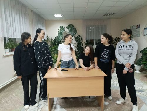 Яңа Әтнә мәдәният йортында студентлар белән очрашу узды