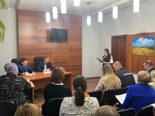 Әтнә районының балигъ булмаганнар эшләре һәм аларның хокукларын яклау комиссиясенең киңәйтелгән утырышы үтте