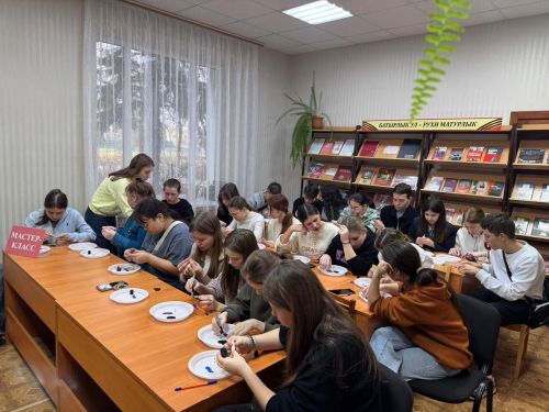 Үзәк китапханәдә студентлар белән  мавыктыргыч очрашу узды