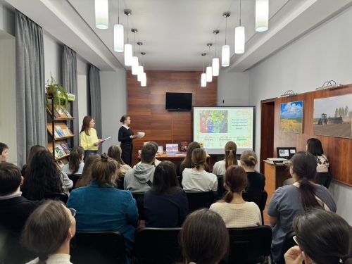 Үзәк китапханәдә студентлар белән  мавыктыргыч очрашу узды