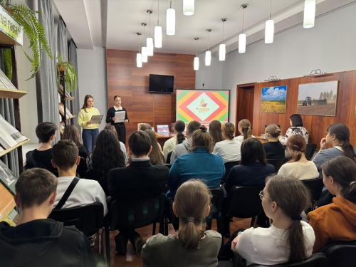 Үзәк китапханәдә студентлар белән  мавыктыргыч очрашу узды