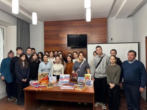 Үзәк китапханәдә студентлар белән  мавыктыргыч очрашу узды