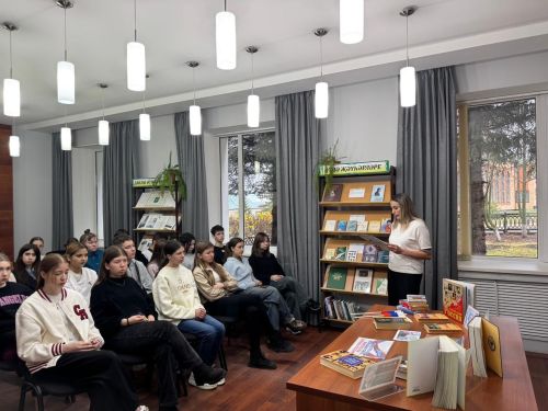Үзәк китапханәдә студентлар белән  мавыктыргыч очрашу узды