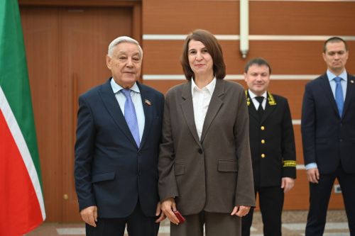 Әтнә суд районы буенча 1нче суд участогының җәмәгать судьясы Алия Сафиуллина да үзенең хезмәт таныклыгын алды