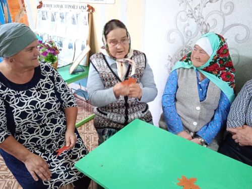 Чишмәле Сап авылы китапханәсендә өлкәннәр көне уңаеннан “Агымсудай гомер агышлары” исемле очрашу узды