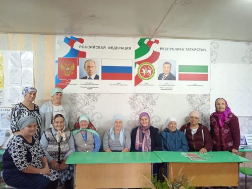 Чишмәле Сап авылы китапханәсендә өлкәннәр көне уңаеннан “Агымсудай гомер агышлары” исемле очрашу узды