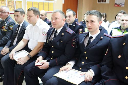 Полиция хезмәткәрләре һөнәри бәйрәмнәрен билгеләп үтәләр