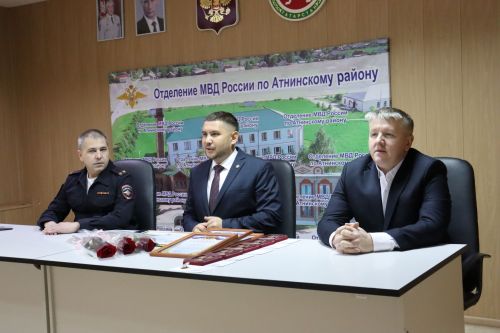 Полиция хезмәткәрләре һөнәри бәйрәмнәрен билгеләп үтәләр