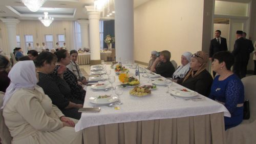 Әтнә районында махсус хәрби операциядәге ир-егетләрнең әниләрен хөрмәтләделәр