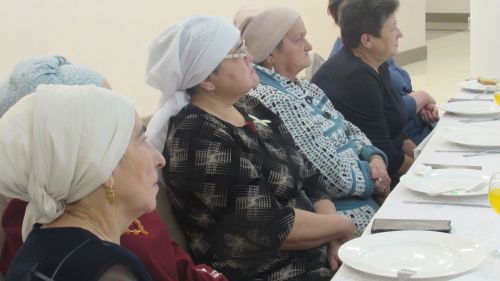 Әтнә районында махсус хәрби операциядәге ир-егетләрнең әниләрен хөрмәтләделәр