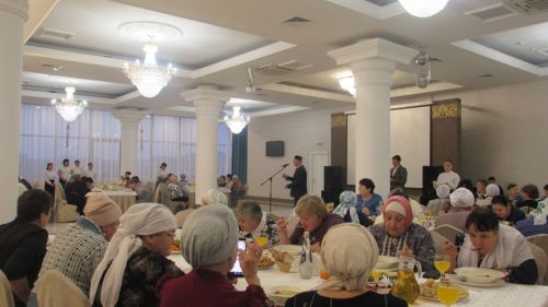 Әтнә районында махсус хәрби операциядәге ир-егетләрнең әниләрен хөрмәтләделәр