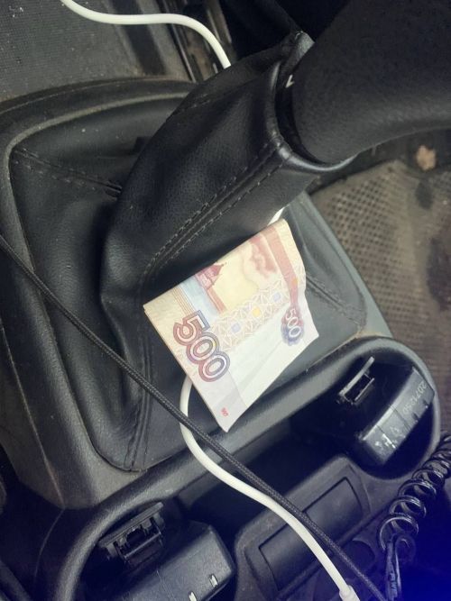 Юл иминлеге инспекторына ришвәт бирүдә гаепләнә