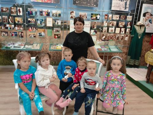 Сибгат Хәким музеенда Татарстан Республикасы Конституциясе көне уңаеннан «Чулпан» балалар бакчасында тәрбияләнүчеләр өчен тәрбия дәресе үтте