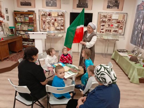Сибгат Хәким музеенда Татарстан Республикасы Конституциясе көне уңаеннан «Чулпан» балалар бакчасында тәрбияләнүчеләр өчен тәрбия дәресе үтте