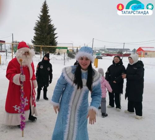 Кышлау мәдәният йорты каршында «Яңа елны көткәндә» дип исемләнгән чара узды