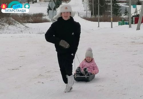 Кышлау мәдәният йорты каршында «Яңа елны көткәндә» дип исемләнгән чара узды