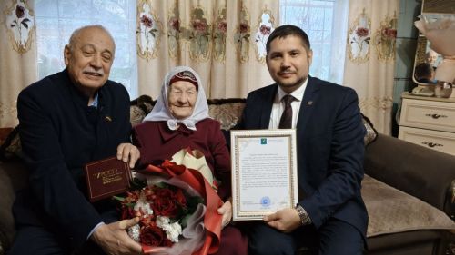 Чишмәле Сап авылында яшәүче  Хаҗирә әби 100 яшьлек юбилеен каршы алды
