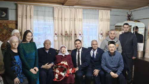 Чишмәле Сап авылында яшәүче  Хаҗирә әби 100 яшьлек юбилеен каршы алды