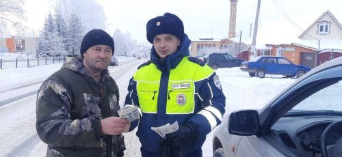 Яңа ел уңаеннан юл иминлеге инспекторлары район юлларында рейд үткәрделәр