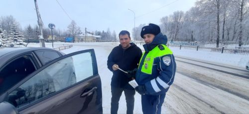 Яңа ел уңаеннан юл иминлеге инспекторлары район юлларында рейд үткәрделәр