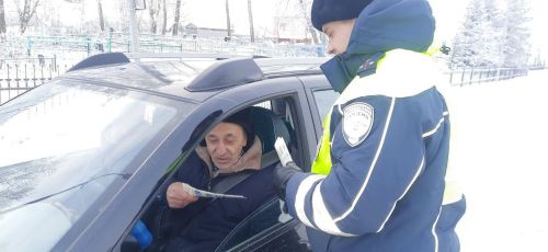 Яңа ел уңаеннан юл иминлеге инспекторлары район юлларында рейд үткәрделәр