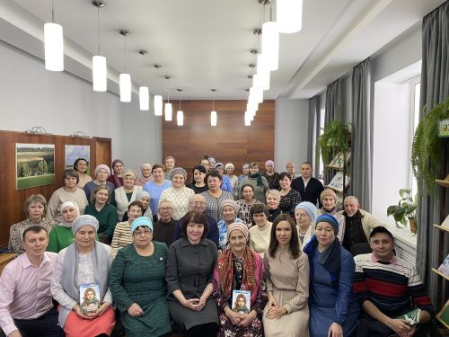 Әтнәдә үткен каләмле яшь язучы-Лилия Закирова белән очрашу узды