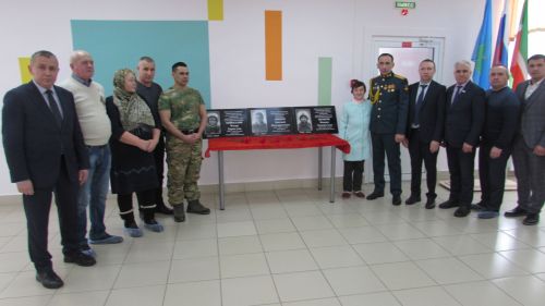 Әтнә батырларына багышлап Хәтер такталары куелды