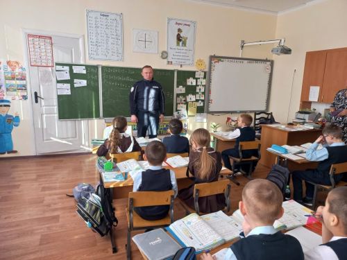 Әтнә районы мәктәпләрендә юл иминлеге хезмәткәрләре белән очраштылар