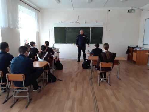 Әтнә районы мәктәпләрендә юл иминлеге хезмәткәрләре белән очраштылар