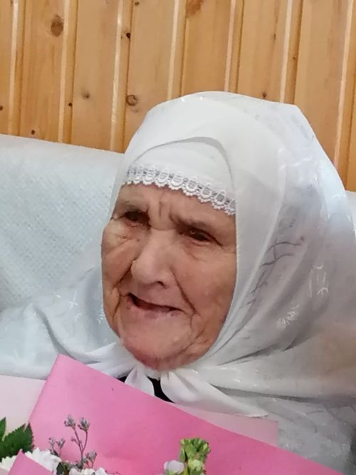 Әтнә районы Бәрәскә авылында яшәүче Әминә әбигә 100 яшь тулды