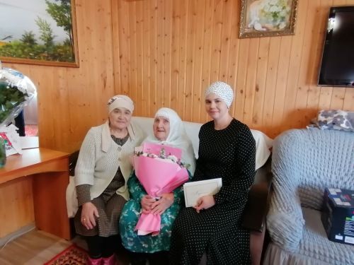 Әтнә районы Бәрәскә авылында яшәүче Әминә әбигә 100 яшь тулды